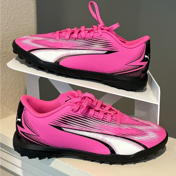 Puma Ultra Play Tt Jr Kids Indoor Cleats shoes 107779-01 Pink Sz 2.5 - Picture 1 of 9